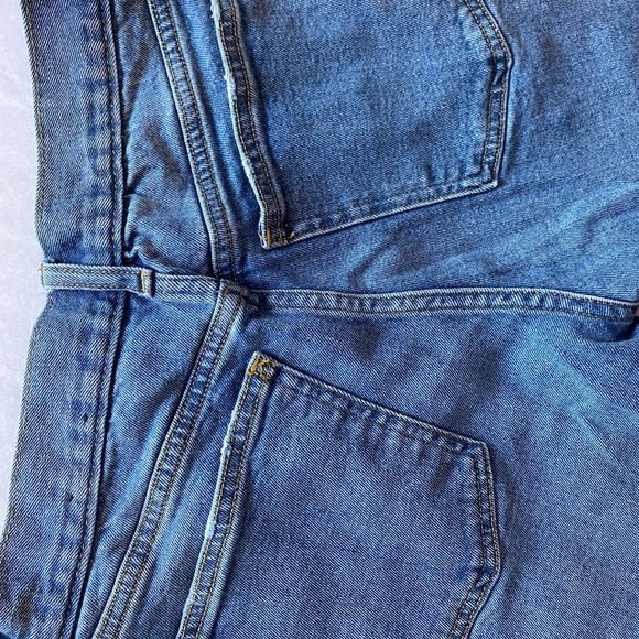 Women’s GAP Embroidered Girlfriend Jeans- Size 26 - Picture 4 of 8